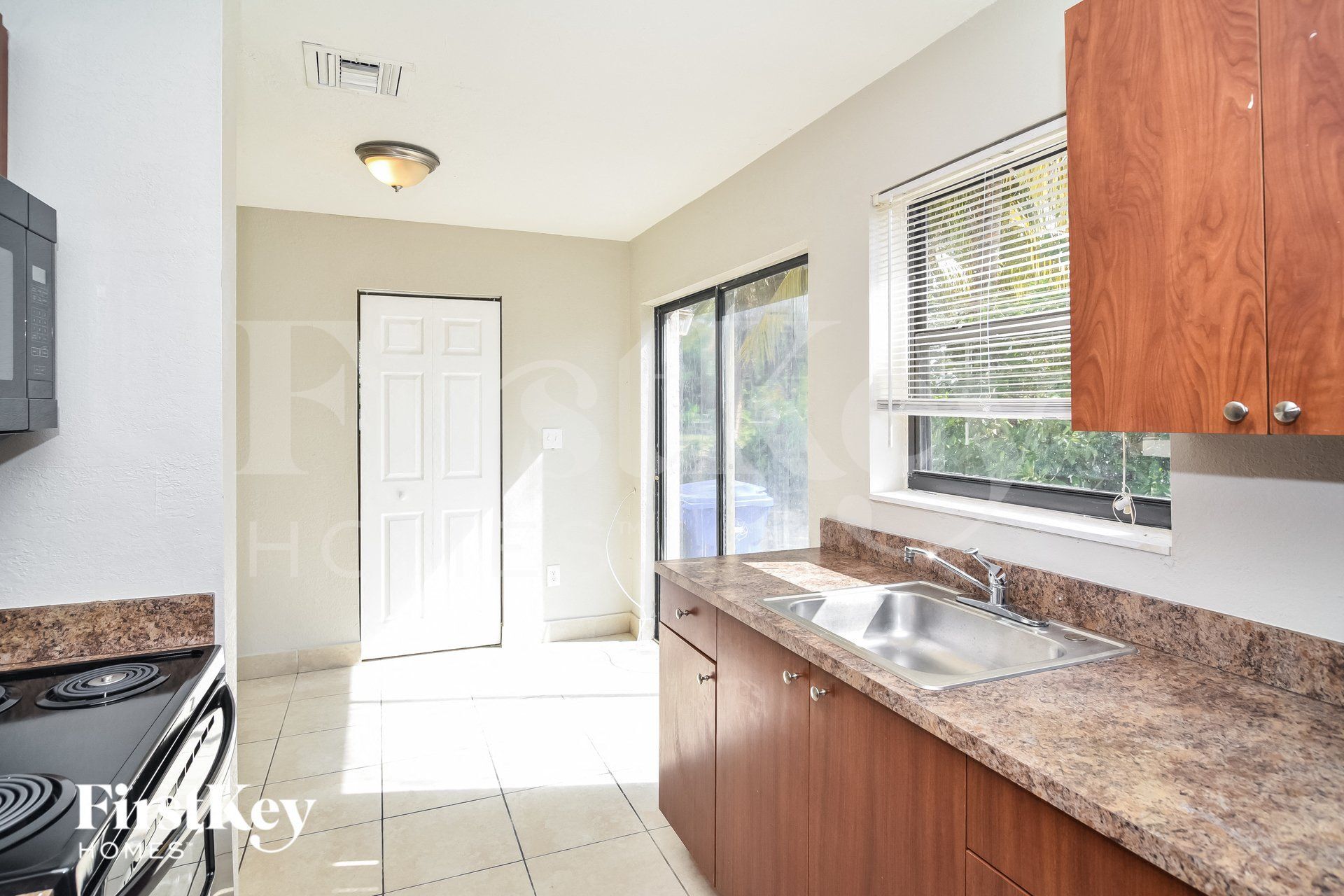 Building Photo - 4260 SW 18th St