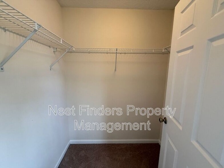 Building Photo - 808 S Black Cherry Dr