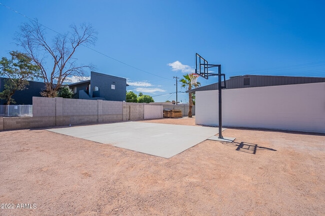 Building Photo - 37 E El Parque Dr