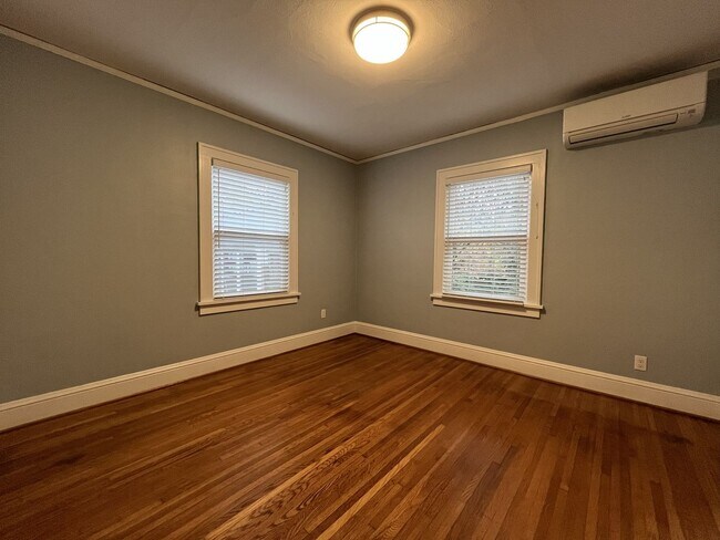 Building Photo - Charming 4-Bedroom Portland Home with Spac...