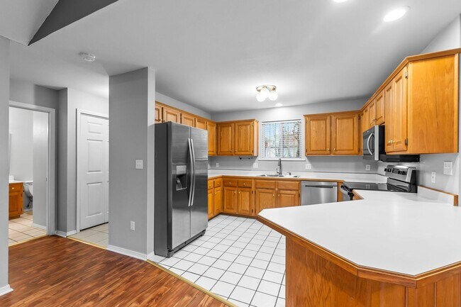 Building Photo - 911 Stonebridge Dr