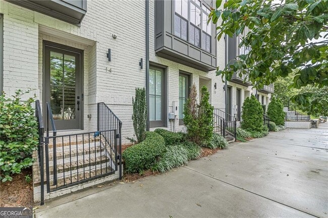 Building Photo - 574 Boulevard Pl NE