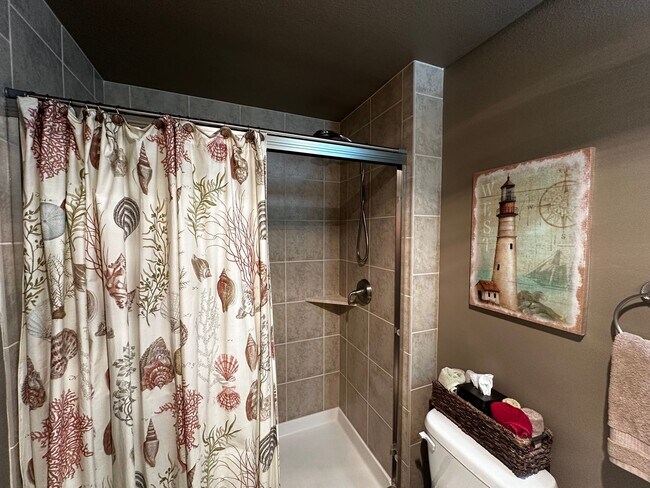 Building Photo - Fully Furnished Downtown Everett Condo wit...