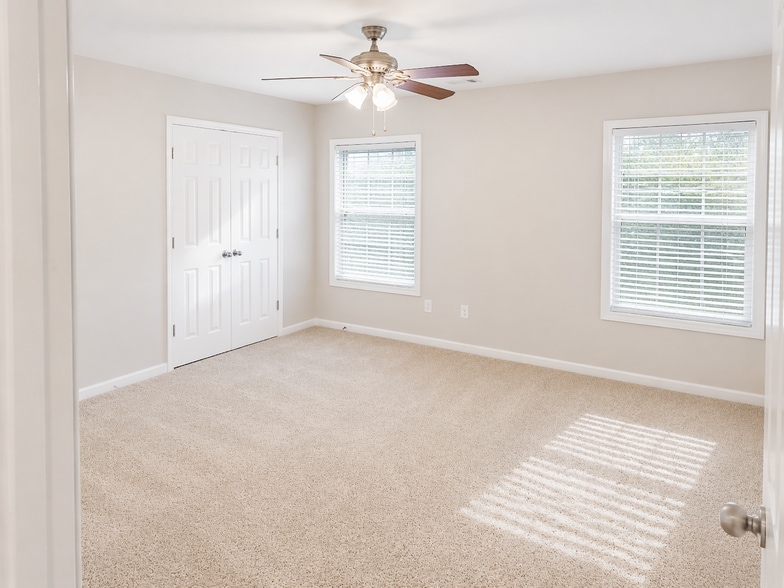 Great guest room, or quiet retreat - 2143 Somerset Pl SE