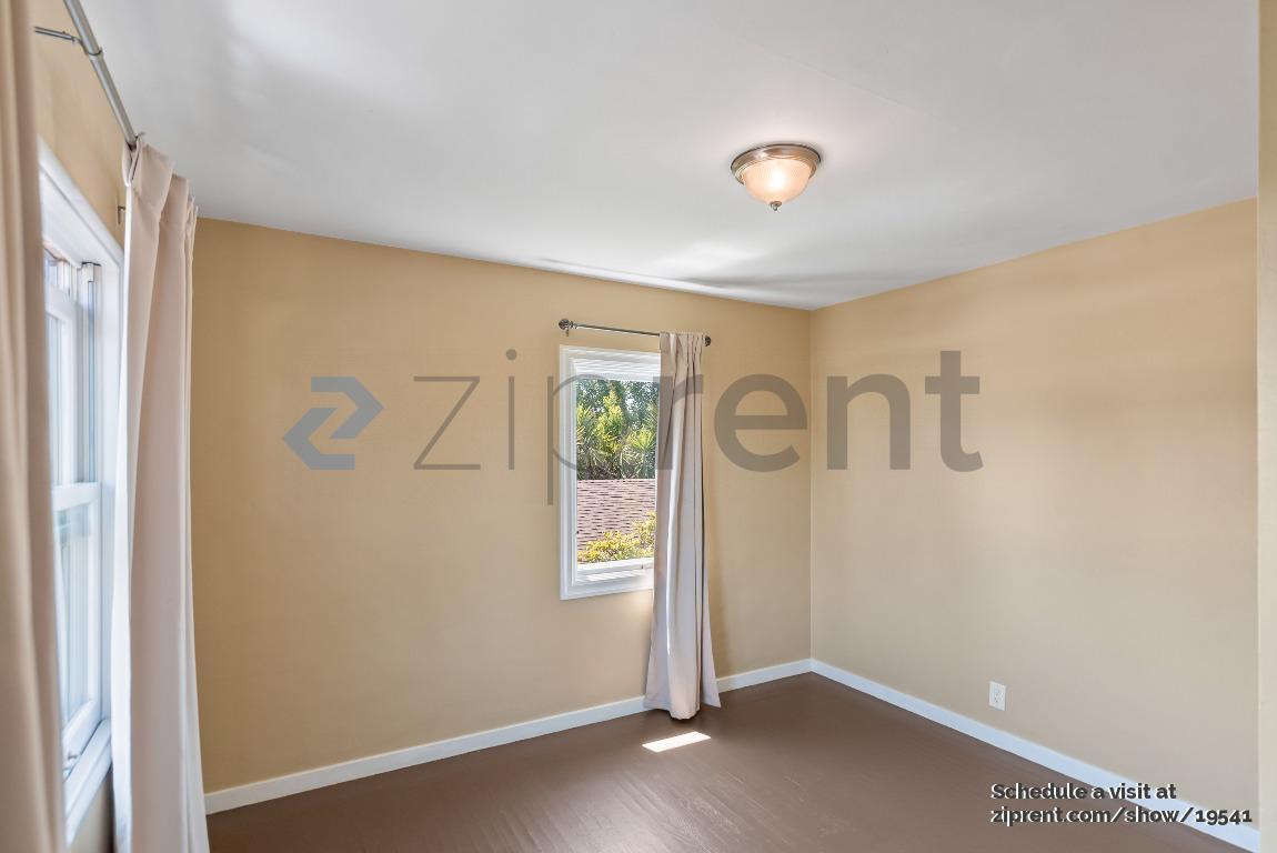 Building Photo - Unit