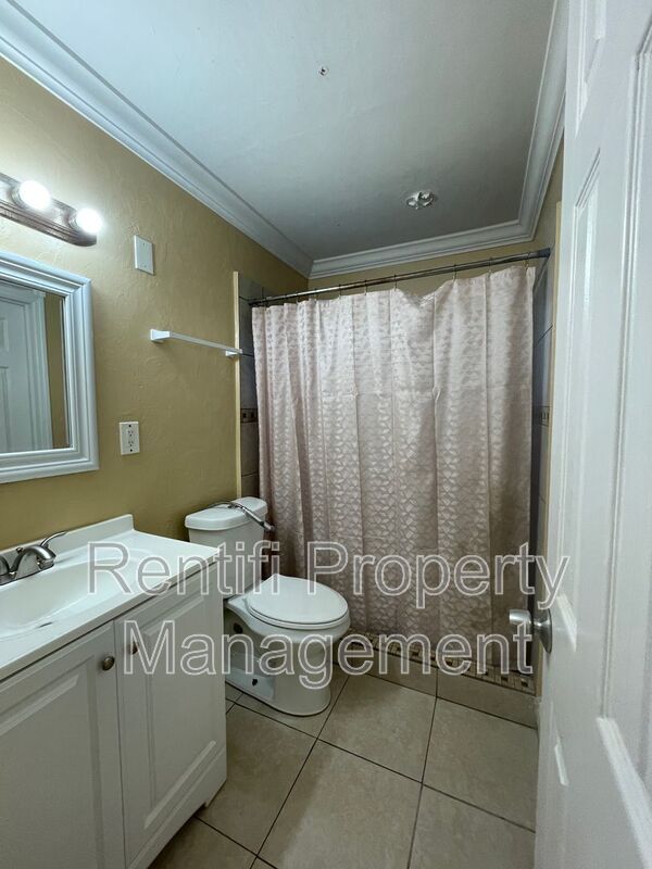 Building Photo - 44 Andora St