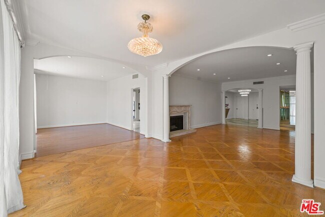 Building Photo - 1210 Kings Rd