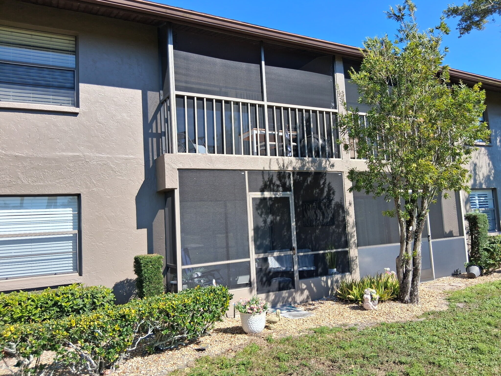 2nd floor screened lanai - 927 Capri Isles Blvd