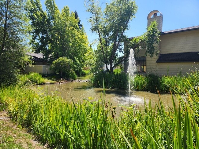 Building Photo - 3001 Woodlake Dr