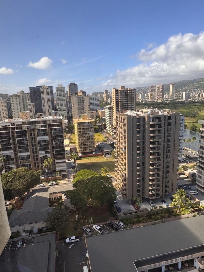 Building Photo - Fully Furnished Studio Unit in the Heart of Waikiki