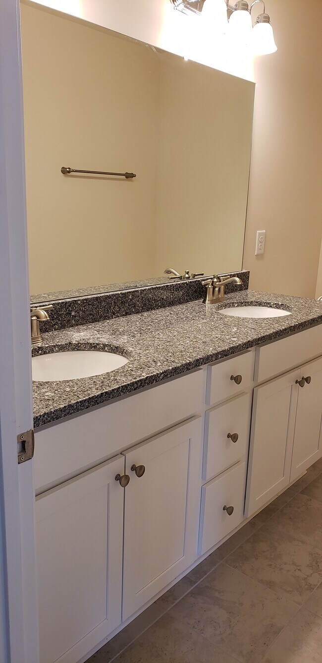 Building Photo - 157 Woodford Reserve Ct