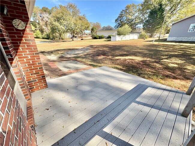 Building Photo - 213 Oxmoor Dr