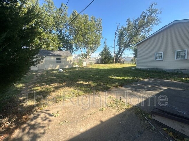 Building Photo - 5417 S 49th St