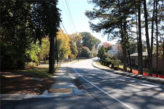 Building Photo - 1468 Briarwood Rd NE