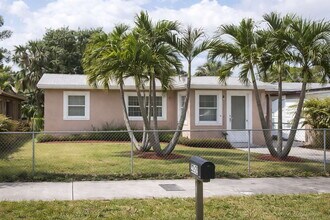 Building Photo - Beautiful 4BR Rental in Franklin Park – Spacious Yard & Prime Location