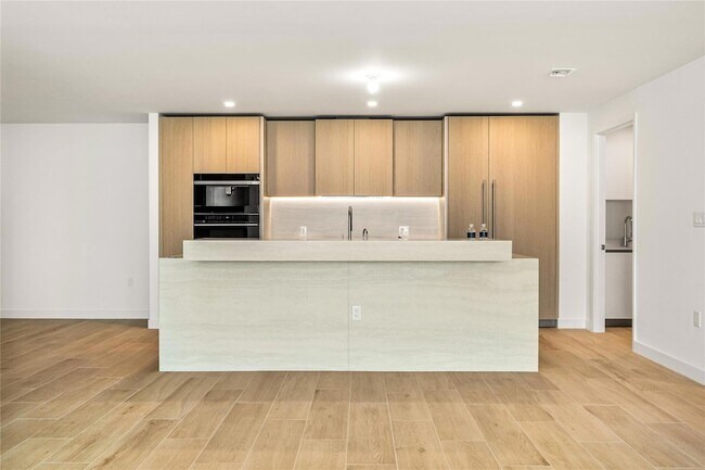 Building Photo - 900 N Ocean Blvd