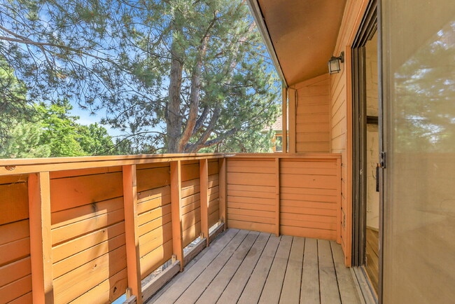 Building Photo - $1,895 - 2 Bed, 2 Bath Condo in Lakewood w...