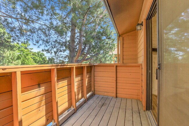 Building Photo - $1,995 - 2 Bed, 2 Bath Condo in Lakewood w...