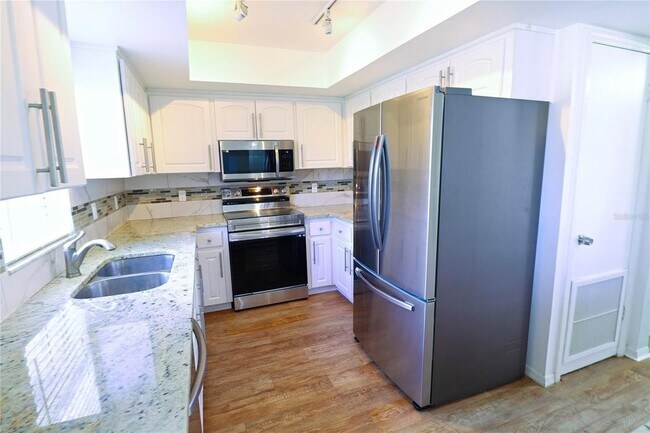 Building Photo - 2450 Heron Terrace