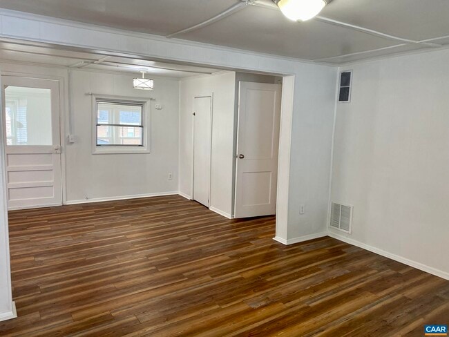 Building Photo - 520 Pine Ave