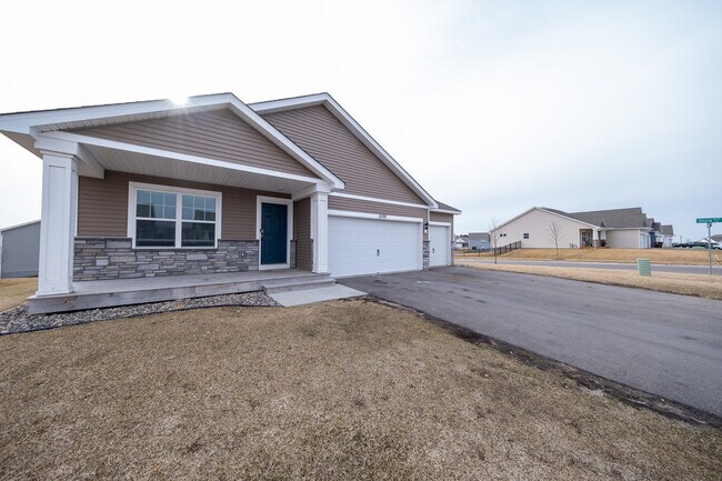 Building Photo - 5109 Mustang Dr