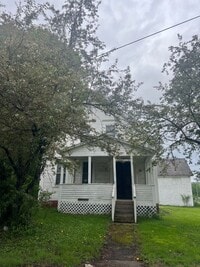 Building Photo - Three- Four Bedroom Home - Heat included!