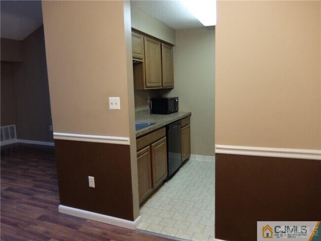 Building Photo - 1818 Ravens Crest Dr
