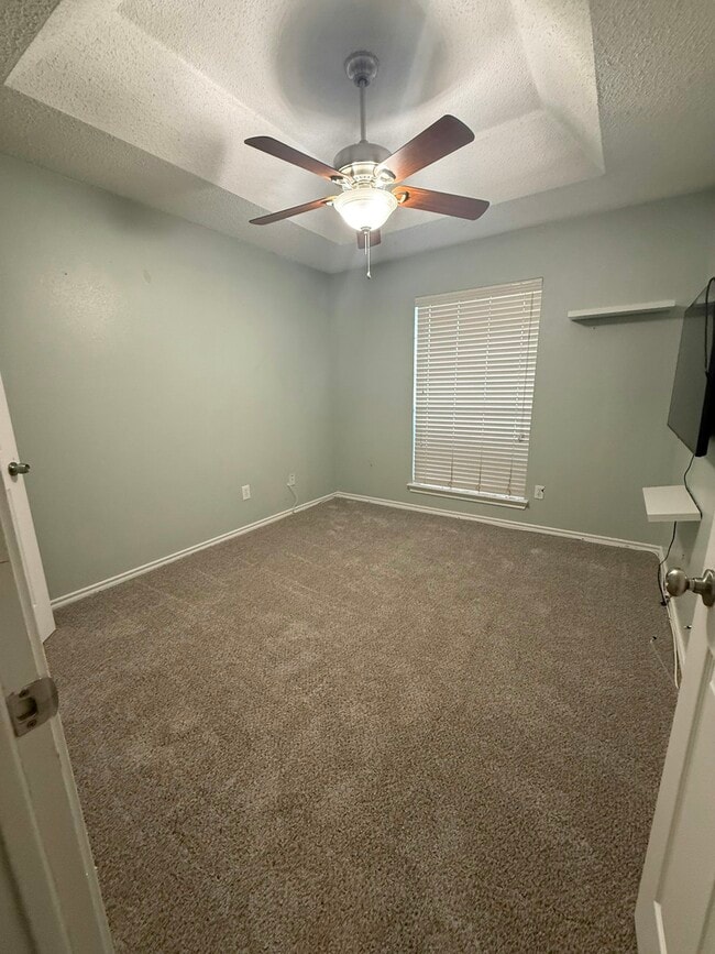 Building Photo - 1309 Oak Harbor Blvd