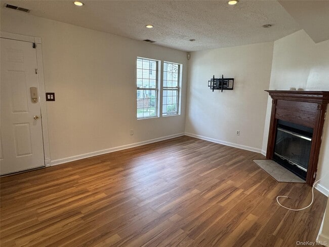 Building Photo - 2910 Whispering Hills Dr