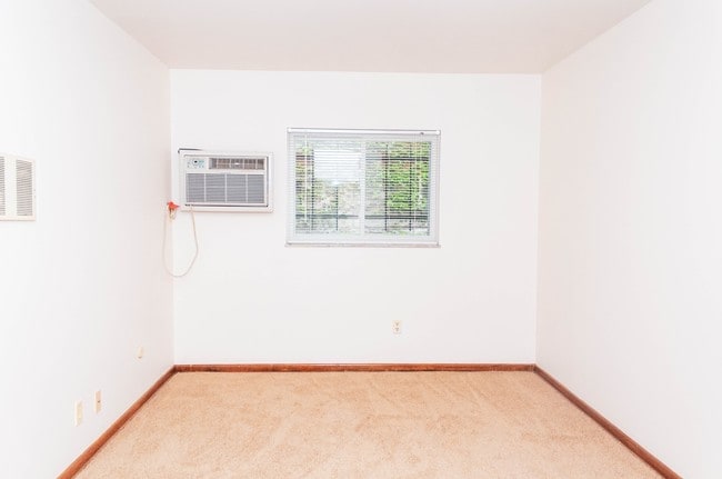 Building Photo - 1040 Bryden Rd