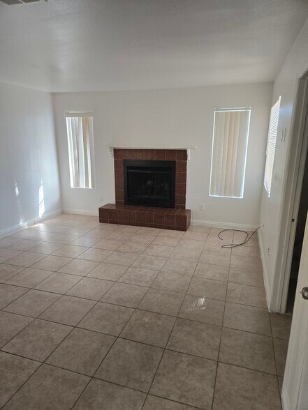 Building Photo - 2706 Jennydiane Dr