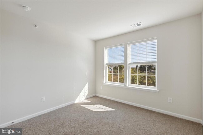 Building Photo - 76 Fonthill Ct