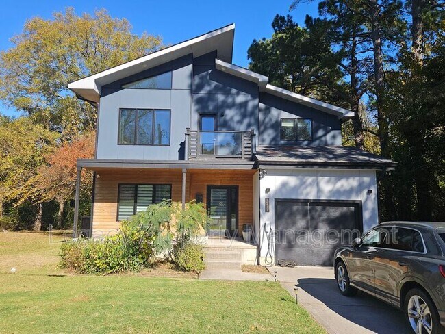 Primary Photo - 1211 Gilbert St