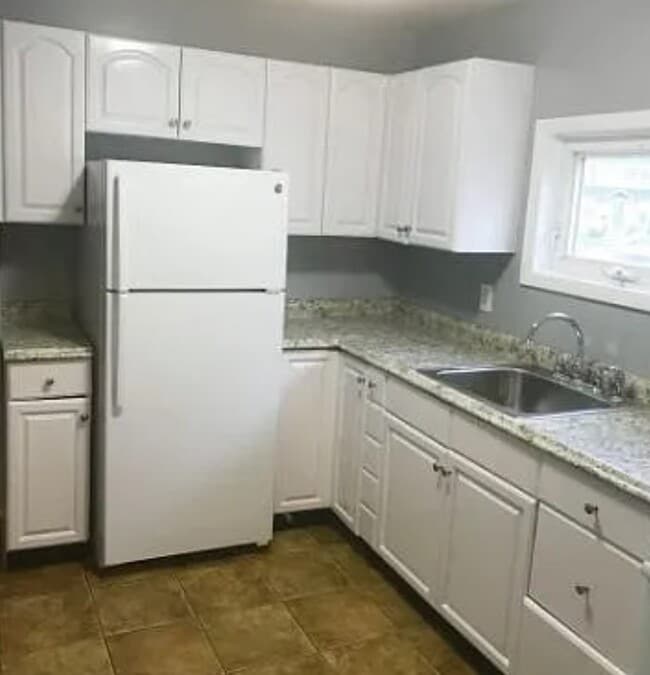 Building Photo - 237 Park Ln