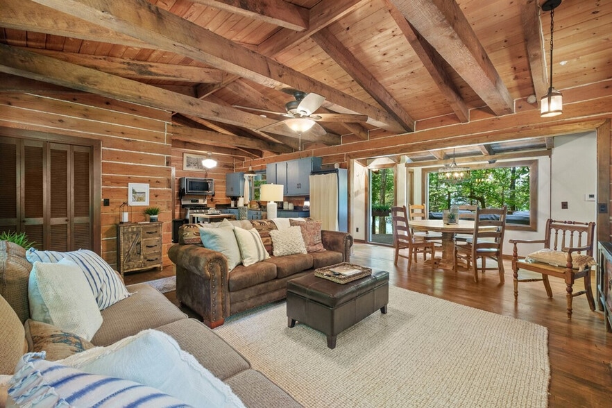 Building Photo - 8683 Larue Rd