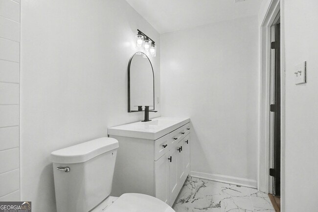 Building Photo - 2160 Dowdell Dr