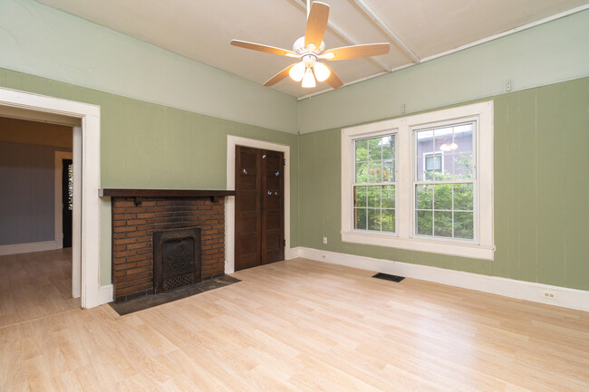 Building Photo - 3224 Garden Dr
