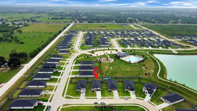 Building Photo - 1302 Redbud Ln