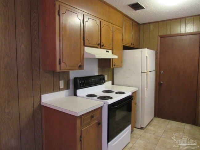 Building Photo - 4965 Catalina Cir