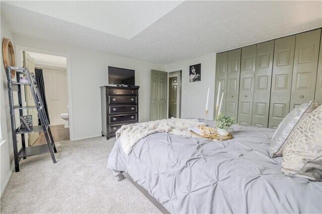 Building Photo - 2073 Raintree Pl