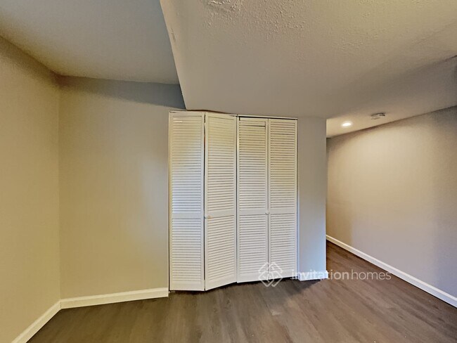 Building Photo - 5424 Del Rey Dr