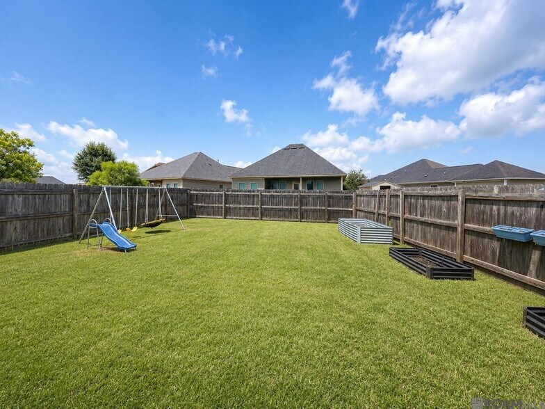 Building Photo - 15484 Oakstone Dr