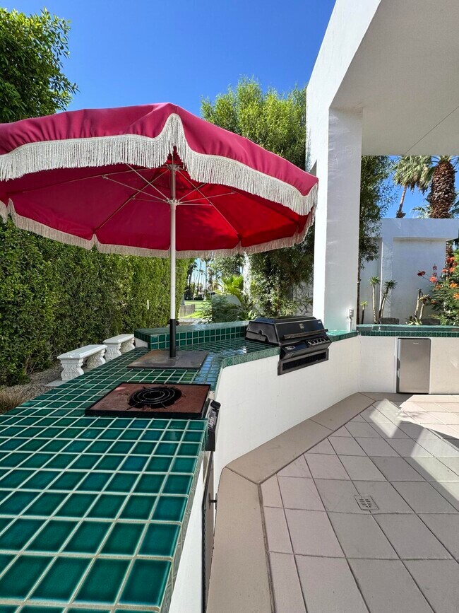 Building Photo - 70710 Frank Sinatra Dr