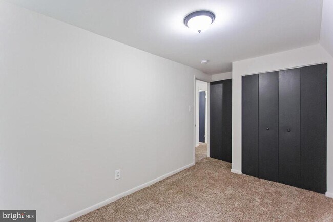 Building Photo - 8593 Pioneer Dr
