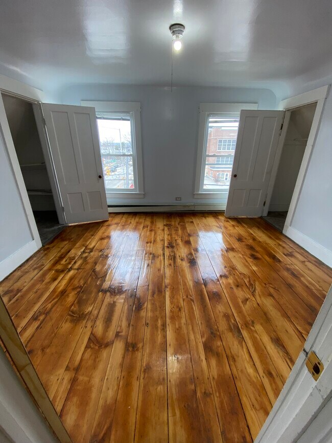 Building Photo - 21 Elm St