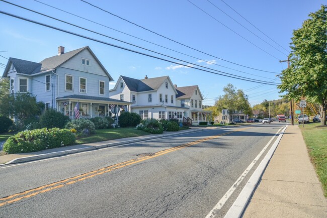 Building Photo - 43 Clove Ave