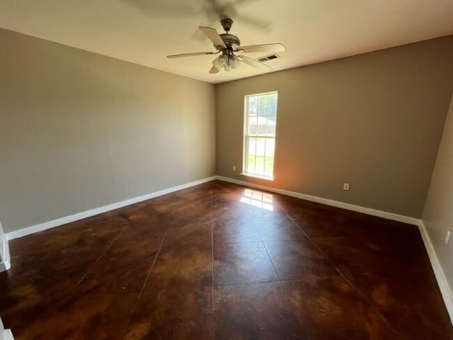 Building Photo - 404 Bruce Street