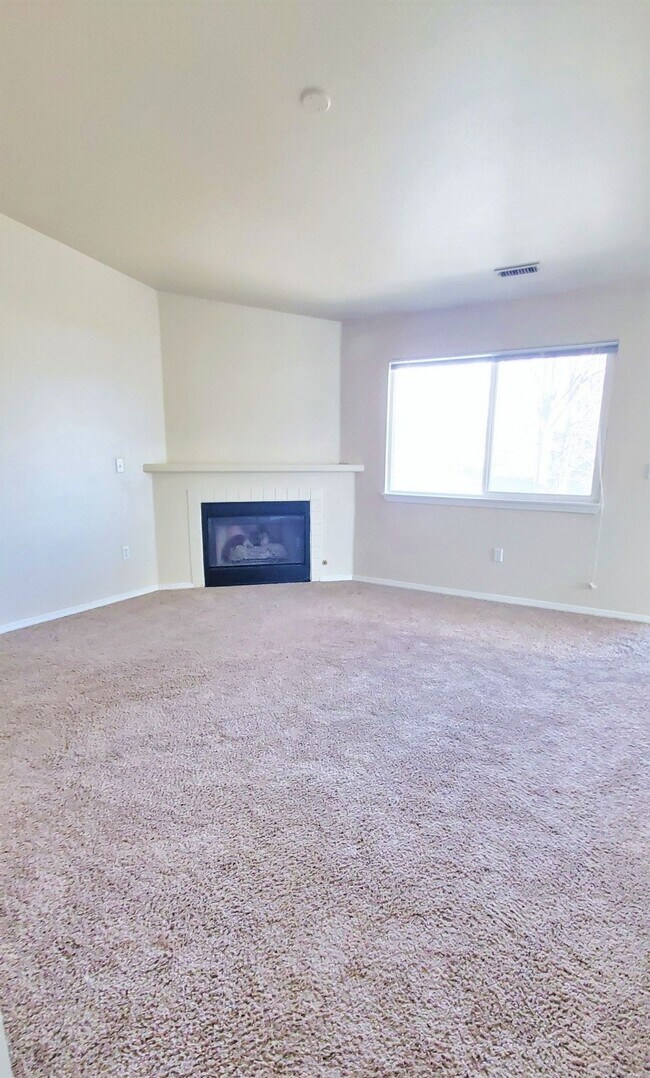 Building Photo - 600 Saratoga Dr