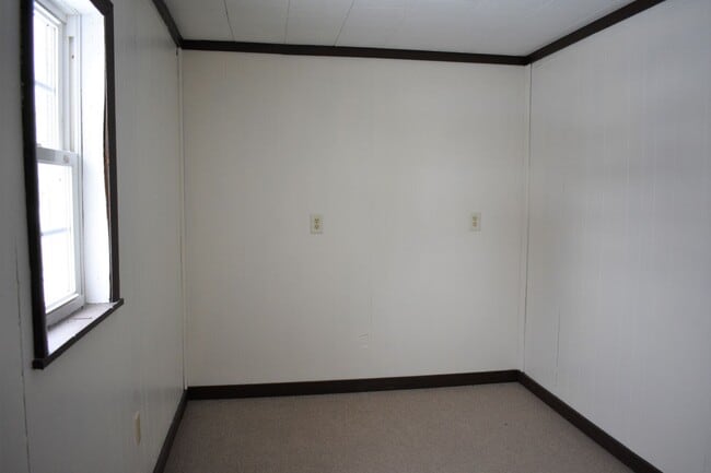 Building Photo - 2-3 bedroom home!  Only $825.00 plus utili...