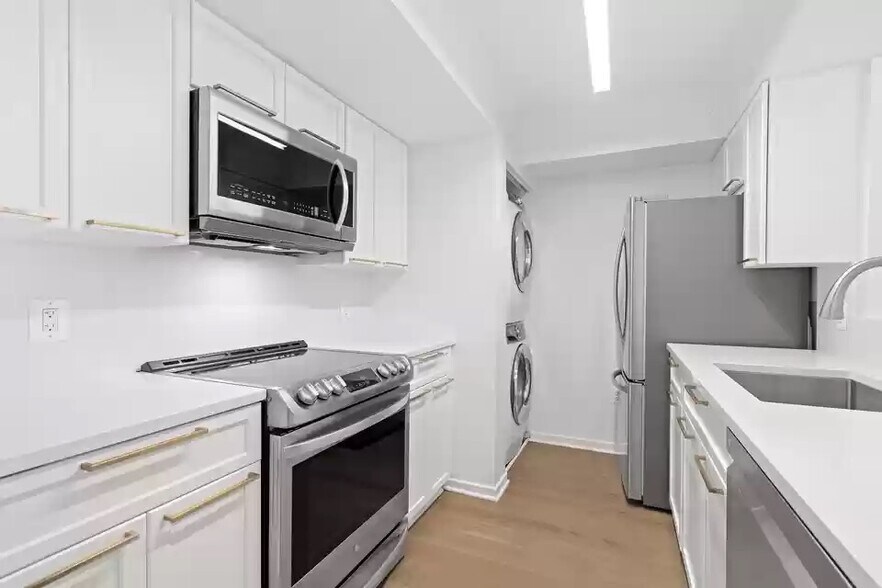 Building Photo - 2111 Wisconsin Ave NW